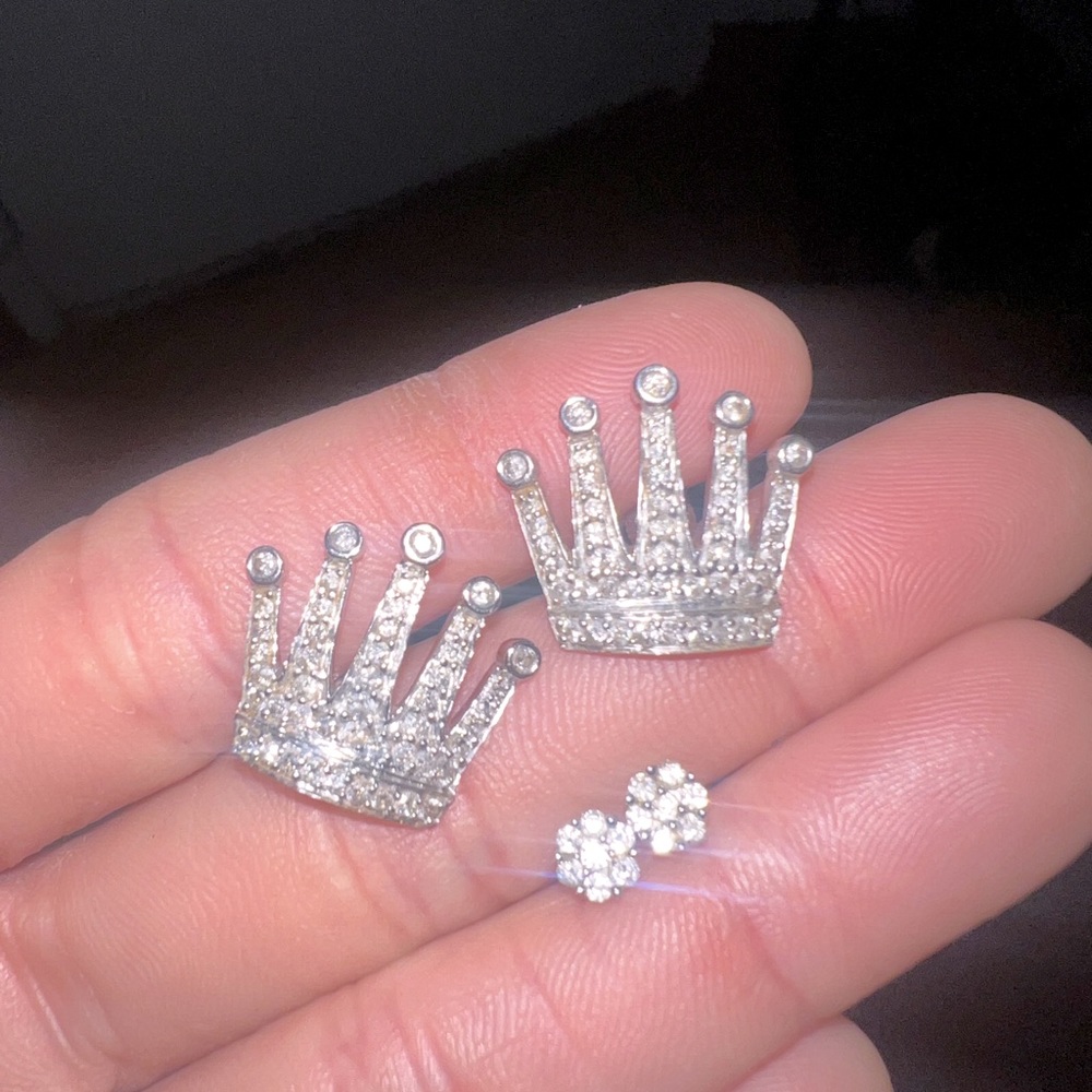 Diamond crown and flower earrings